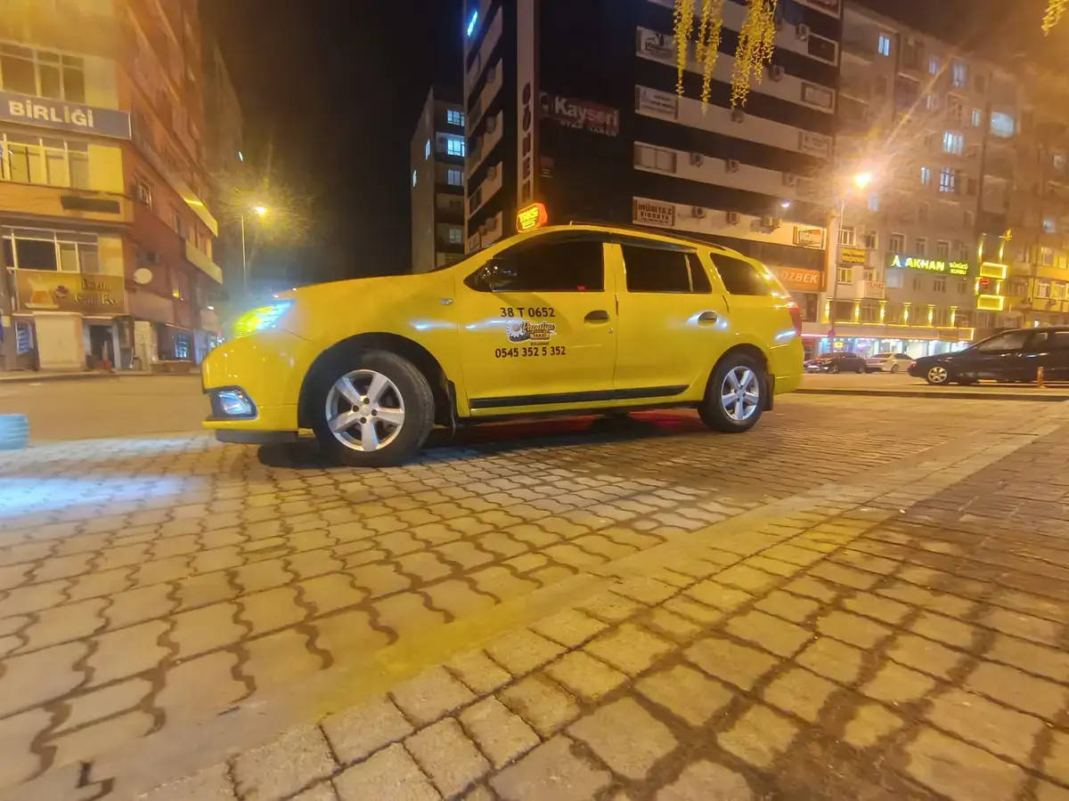 Sahabiye Taksi 38 T 0652 gece Kayseri şehir merkezinde